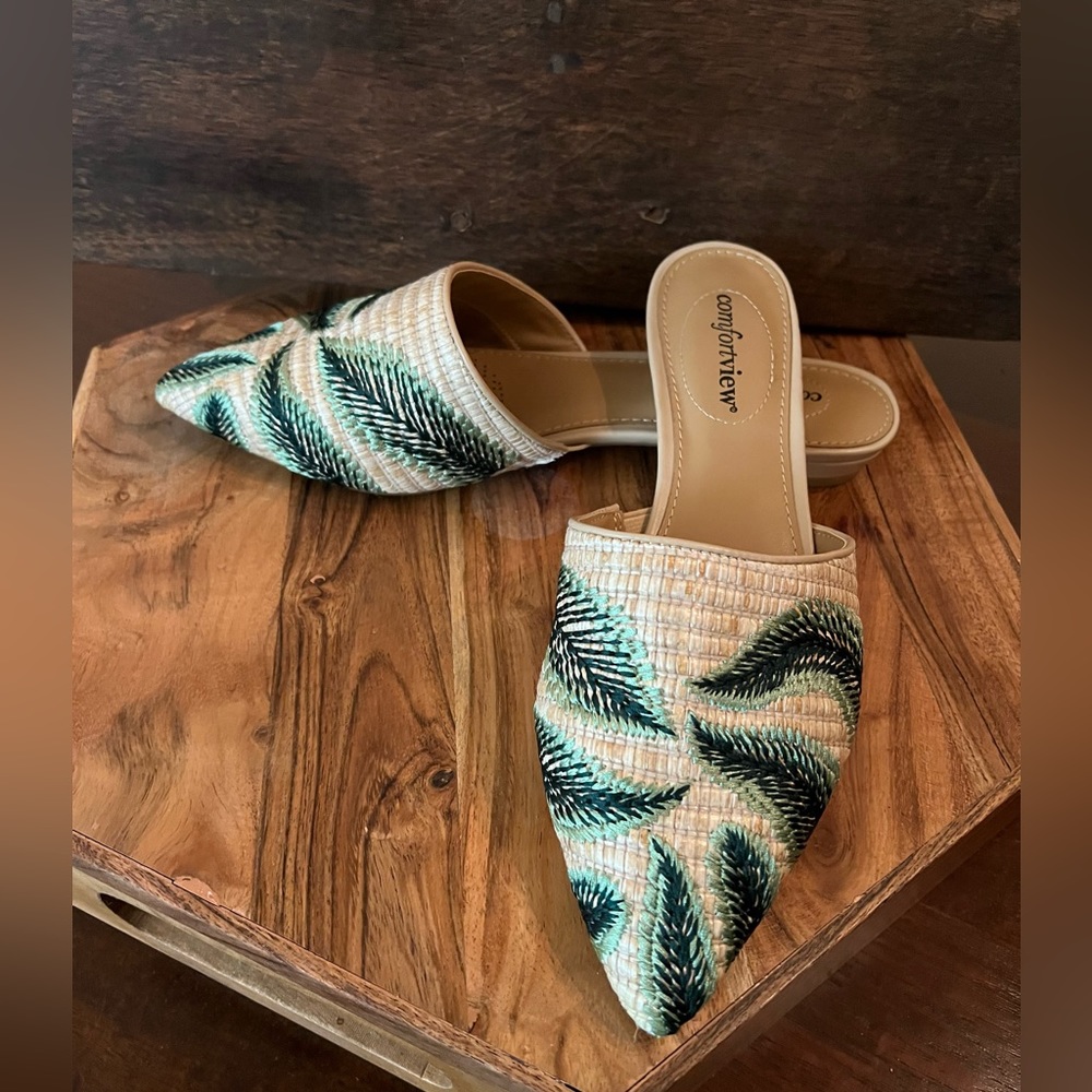 Comfortview Marley Tan & Green Palm Tree Woven/ Straw Mules/ Slides Pointed Toe